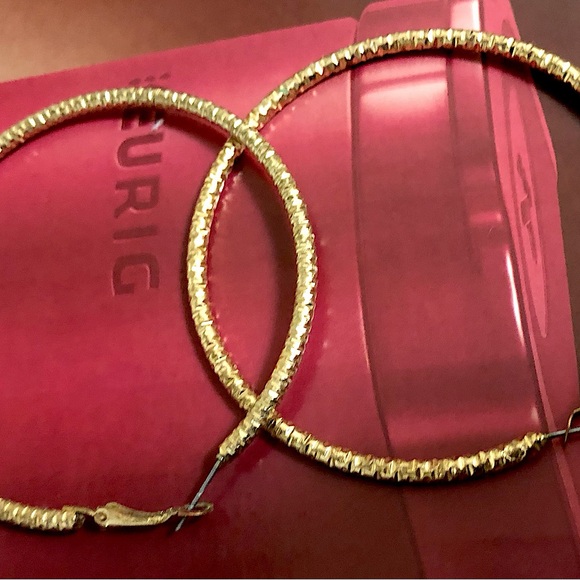 New! 14K Yellow Gold Matte Textured 2mm Tube Hoop Earrings NEW Size 40mm - Picture 4 of 6